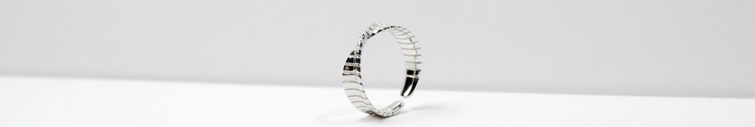 Ringing in Style: The Ultimate Guide to Ring Stacking and Statement Pieces from Alegant - Alegant